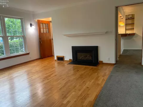 Living - 604 Euclid St, Willard, OH 44890 photo 4 of 5