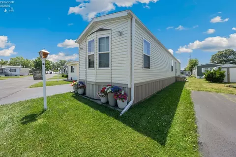 35 Castle Dr #35, Marblehead, OH 43440