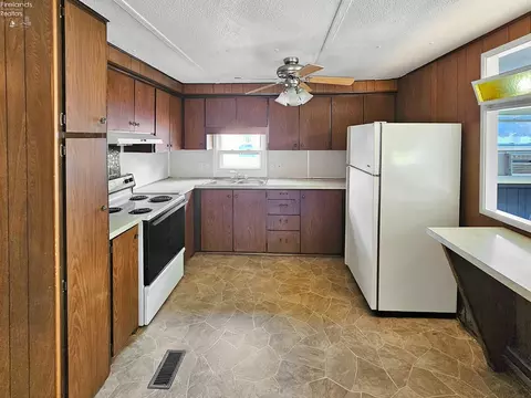 164 Midvale Ave, Clyde, OH 43410 photo 12
