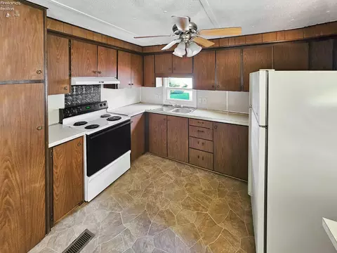 164 Midvale Ave, Clyde, OH 43410 photo 13