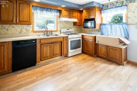 650 Vine St, Clyde, OH 43410 photo 3