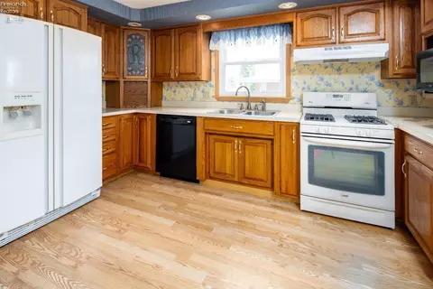 650 Vine St, Clyde, OH 43410 photo 2