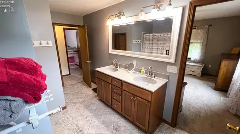 Bath - 3227 Fern Rd, Willard, OH 44890 photo 1 of 2