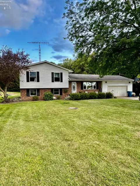 3227 Fern Rd, Willard, OH 44890