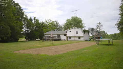 Exterior - 3227 Fern Rd, Willard, OH 44890 photo 6 of 8