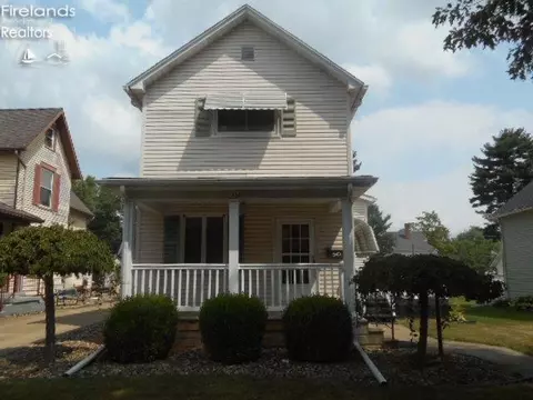 410 W Pearl St, Willard, OH 44890
