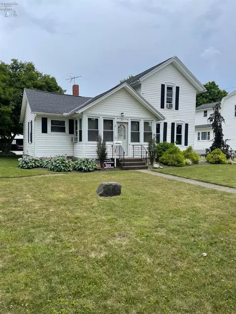 99 Park Ave, New London, OH 44851