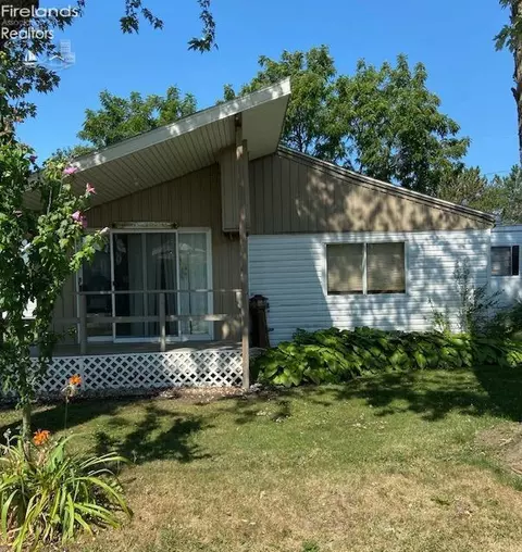 2088 S Bayview Dr, Marblehead, OH 43440