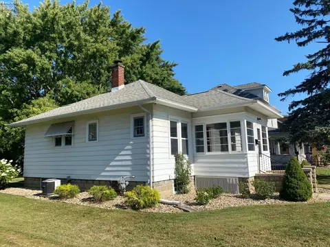 734 Park St, Willard, OH 44890 photo 3