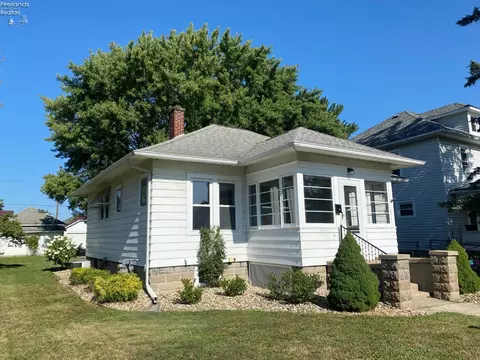 734 Park St, Willard, OH 44890