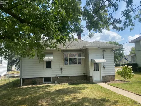 734 Park St, Willard, OH 44890 photo 6