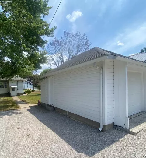 734 Park St, Willard, OH 44890 photo 8