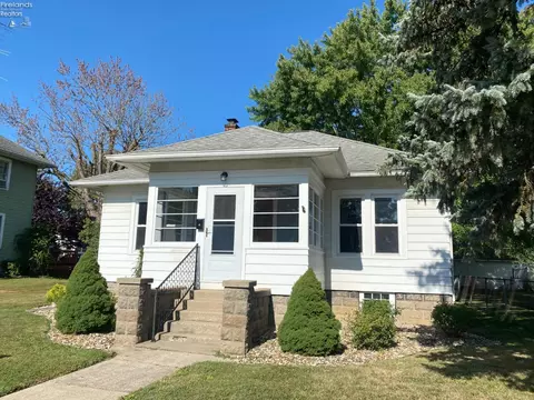 734 Park St, Willard, OH 44890 photo 2