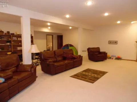 709 Kennedy Dr, Willard, OH 44890 photo 33