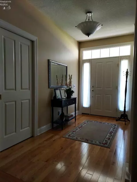 709 Kennedy Dr, Willard, OH 44890 photo 5