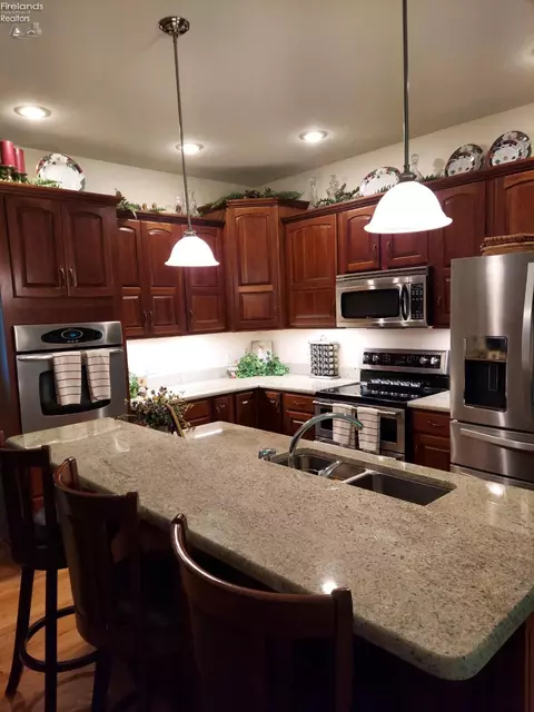 709 Kennedy Dr, Willard, OH 44890 photo 8