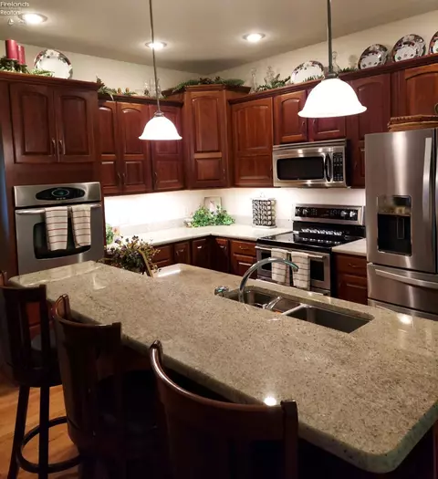 709 Kennedy Dr, Willard, OH 44890 photo 9