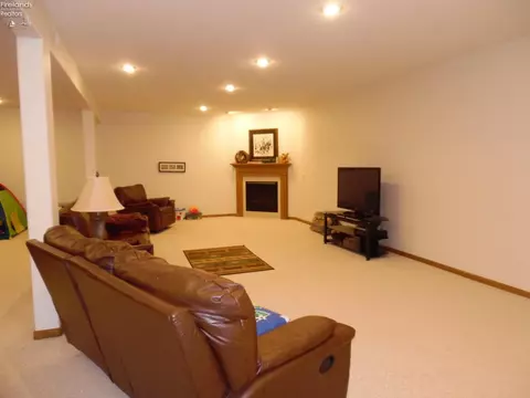 709 Kennedy Dr, Willard, OH 44890 photo 31