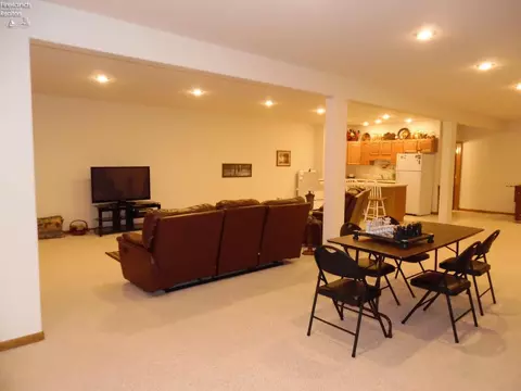 709 Kennedy Dr, Willard, OH 44890 photo 32