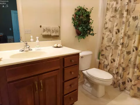 709 Kennedy Dr, Willard, OH 44890 photo 23