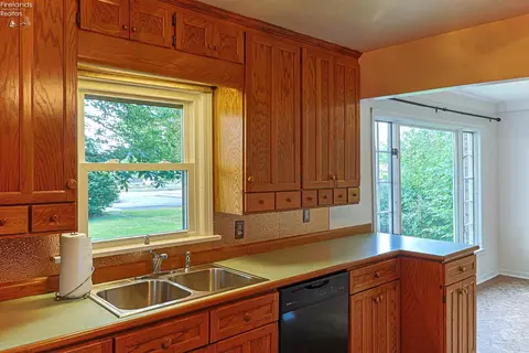 218 Williams St, Huron, OH 44839 photo 7