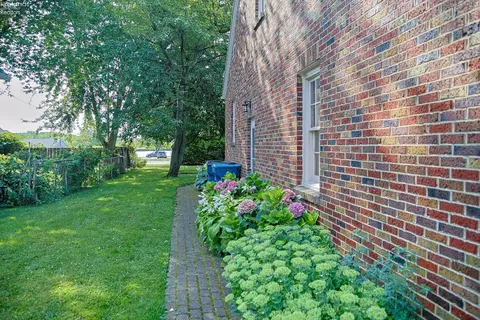 218 Williams St, Huron, OH 44839 photo 4