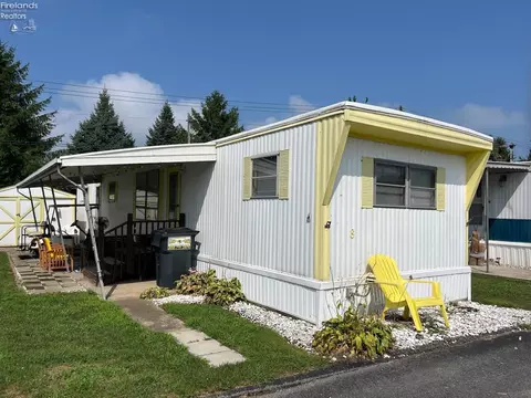 5640 Twin Bch #8, Port Clinton, OH 43452
