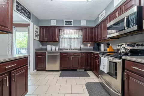 508 Cottonwood Dr, Willard, OH 44890 photo 11