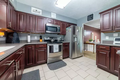 508 Cottonwood Dr, Willard, OH 44890 photo 9
