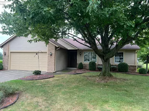 102 Orchard Grove Dr, Clyde, OH 43410