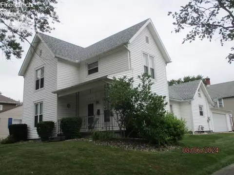 404 W Emerald St, Willard, OH 44890 photo 2