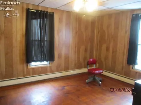 404 W Emerald St, Willard, OH 44890 photo 9