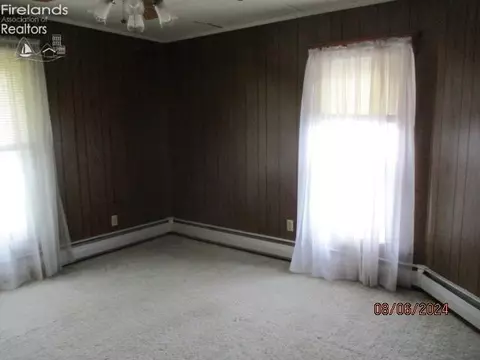 404 W Emerald St, Willard, OH 44890 photo 12