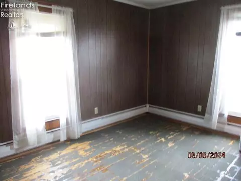 404 W Emerald St, Willard, OH 44890 photo 13