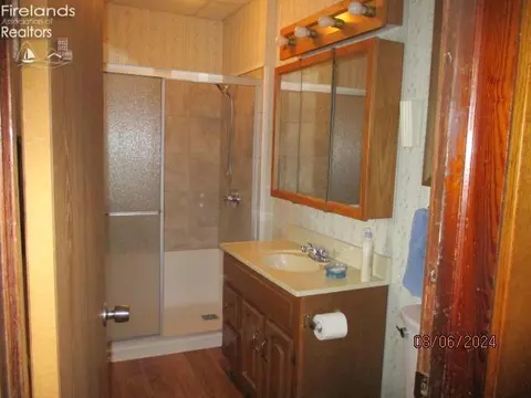 404 W Emerald St, Willard, OH 44890 photo 10