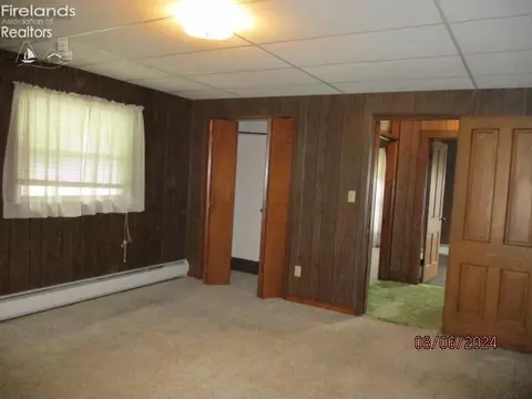 404 W Emerald St, Willard, OH 44890 photo 11