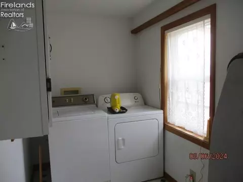 404 W Emerald St, Willard, OH 44890 photo 14