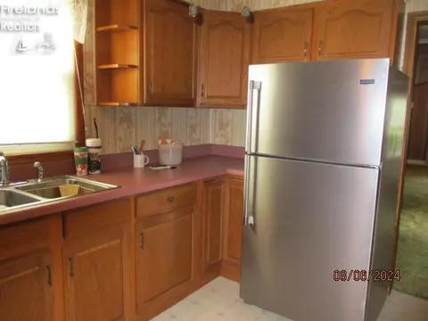 404 W Emerald St, Willard, OH 44890 photo 8