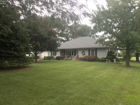 Exterior - 911 Bogart Rd, Huron, OH 44839 photo 2 of 29