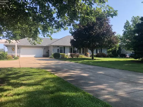 Exterior - 911 Bogart Rd, Huron, OH 44839 photo 3 of 29