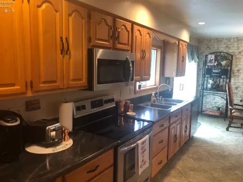 Kitchen - 911 Bogart Rd, Huron, OH 44839 photo 3 of 6