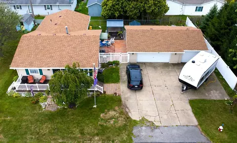 118 E Cayuga Trl, Sandusky, OH 44870
