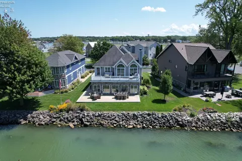 8051 E Lake Blvd, Marblehead, OH 43440