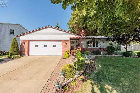 824 Strowbridge Dr, Huron, OH 44839
