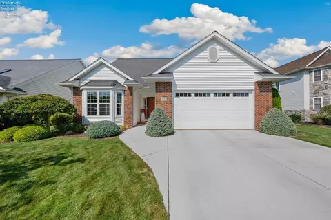 2062 Dorchester Dr, Marblehead, OH 43440