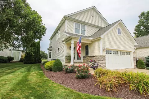 5333 Swan Dr #J1, Port Clinton, OH 43452