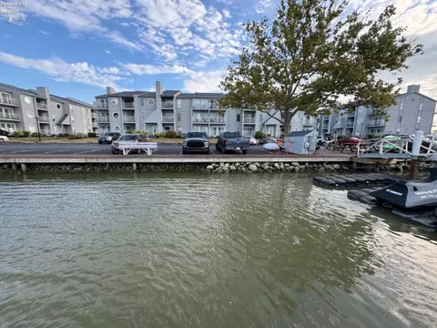 266 Clinton Reef Dr, Port Clinton, OH 43452