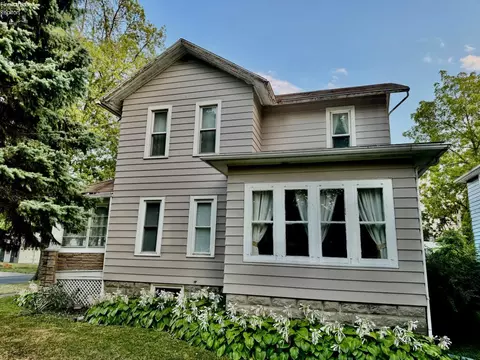 301 W 3rd St, Port Clinton, OH 43452