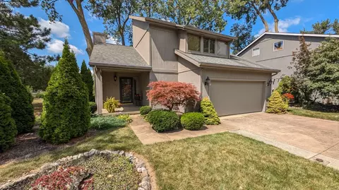 170 N Crest Dr, Port Clinton, OH 43452