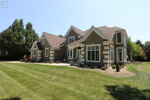 4218 Autumn Ridge Ln, Sandusky, OH 44870